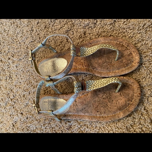 Gianni Bini size 7.5 gold sandals - Picture 5 of 6